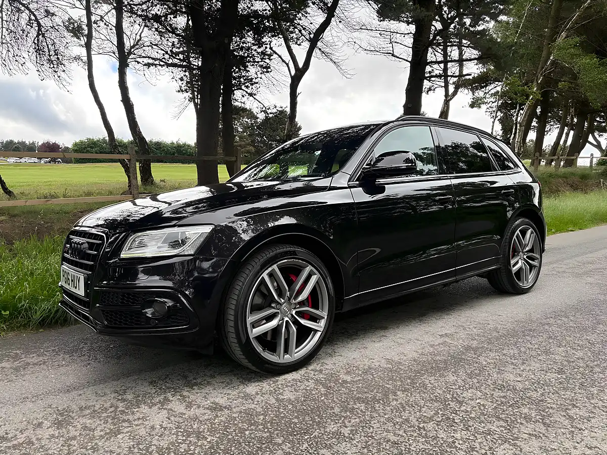 Used 2016 Audi SQ5 Plus Black - Interior and Exterior details 13