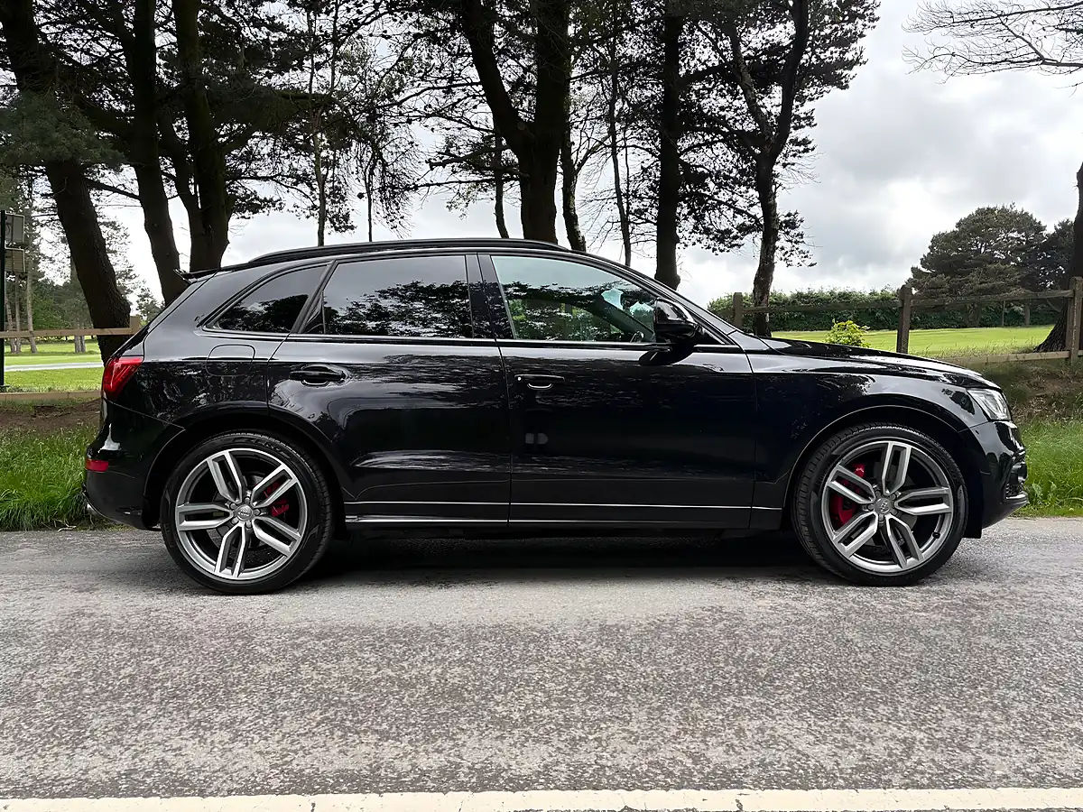Used 2016 Audi SQ5 Plus Black - Interior and Exterior details 4