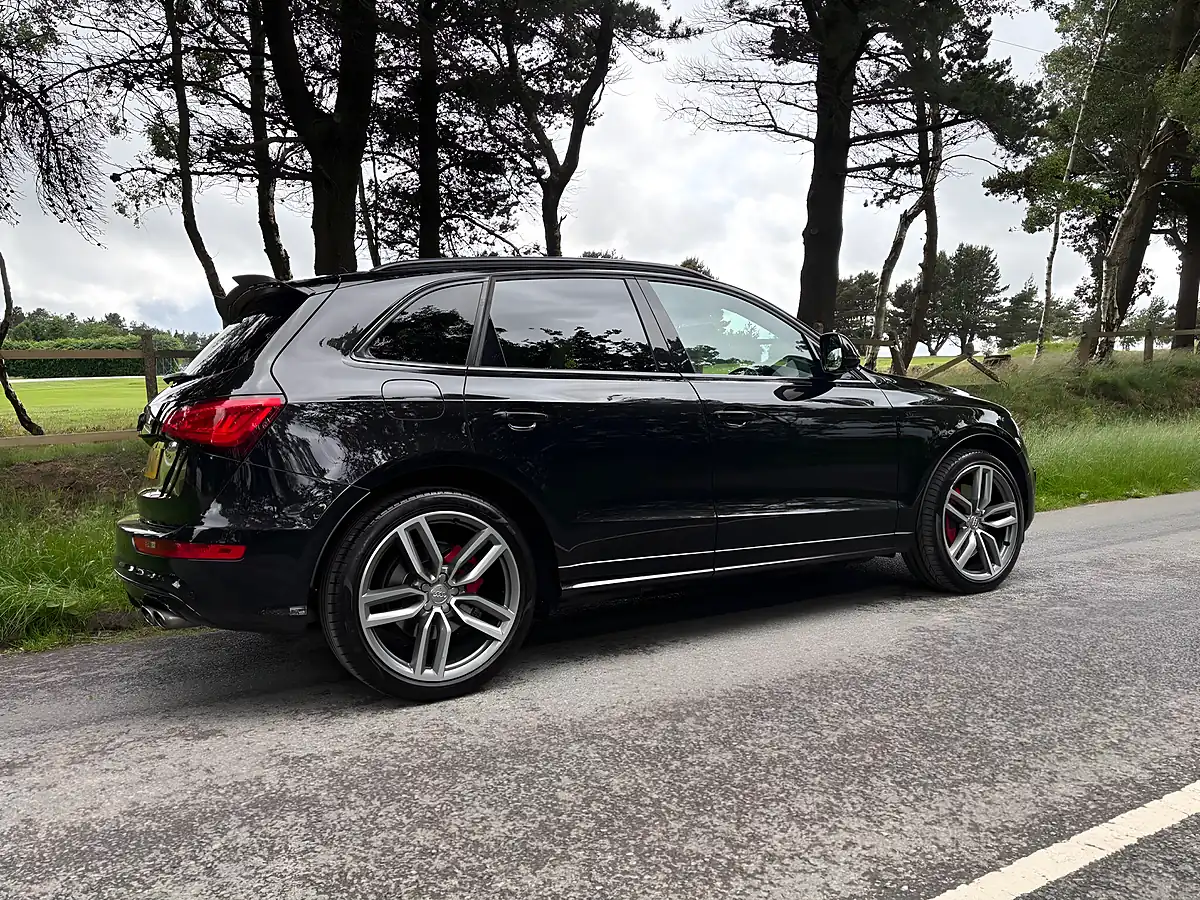 Used 2016 Audi SQ5 Plus Black - Interior and Exterior details 5