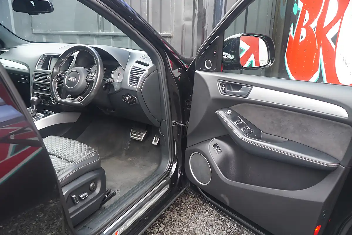 Used 2016 Audi SQ5 Plus Black - Interior and Exterior details 13