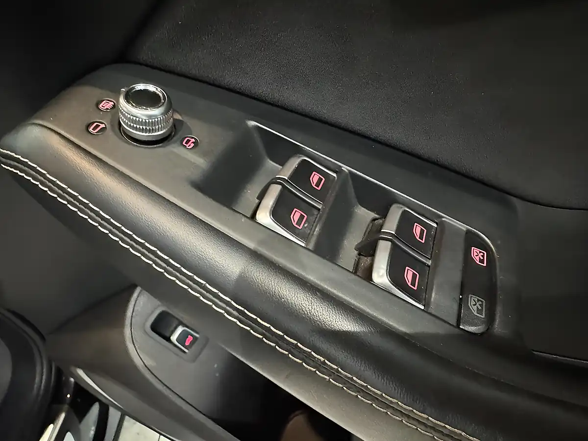 Used 2016 Audi SQ5 Plus Black - Interior and Exterior details 17