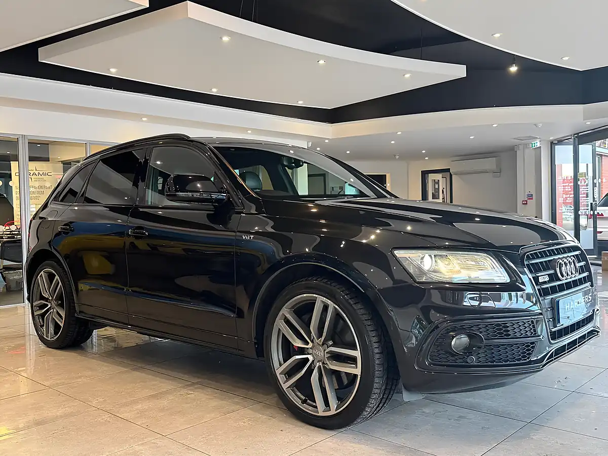 Used 2016 Audi SQ5 Plus Black - Interior and Exterior details 9