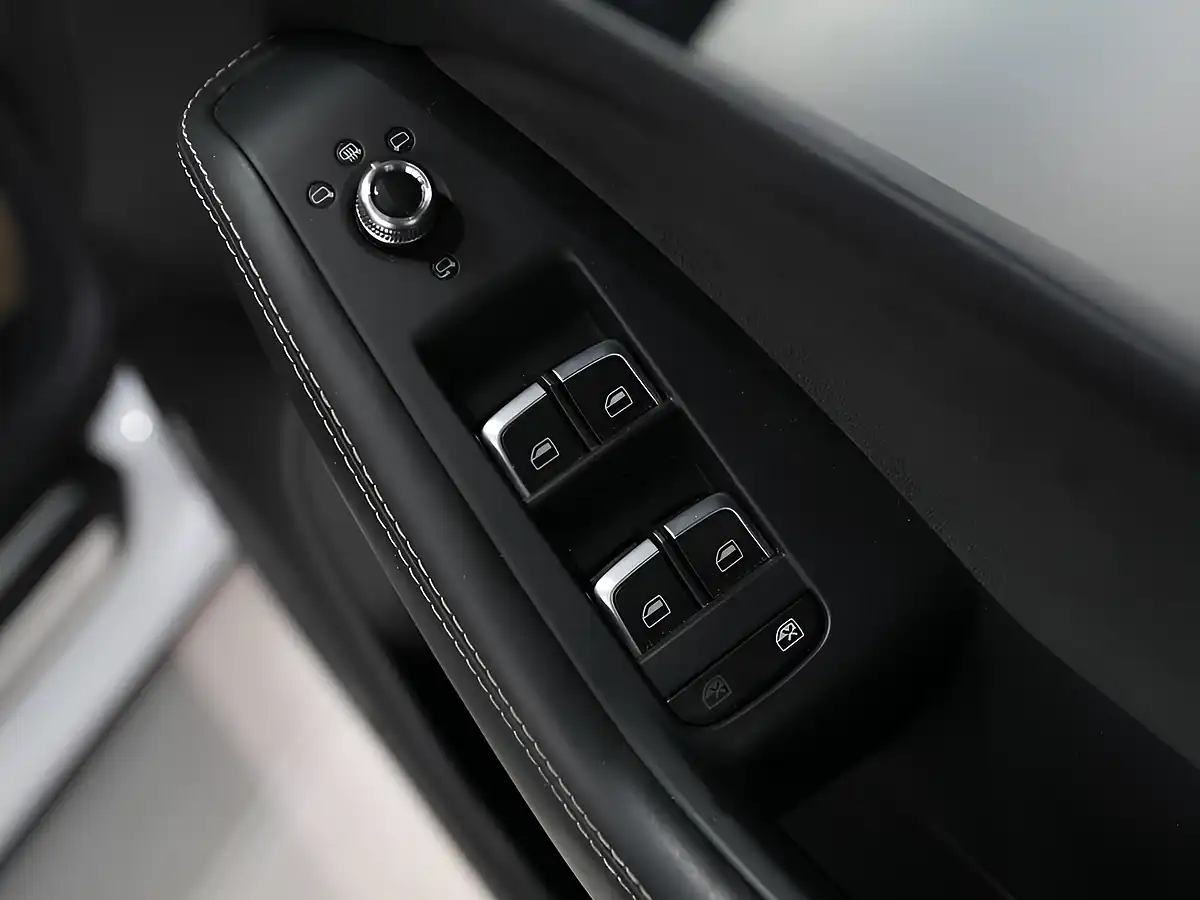 Used 2016 Audi SQ5 Plus Glacier White - Interior and Exterior details 10