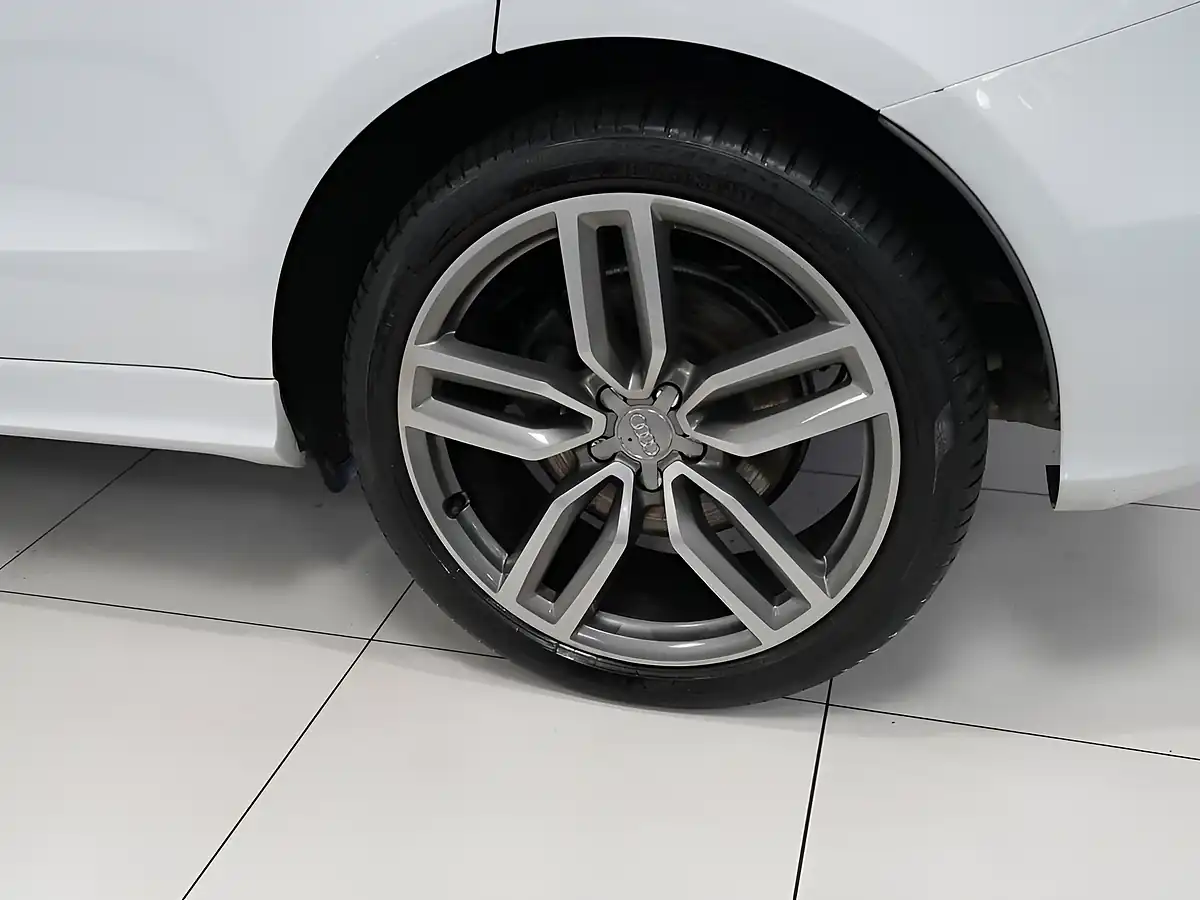 Used 2016 Audi SQ5 Plus Glacier White - Interior and Exterior details 14