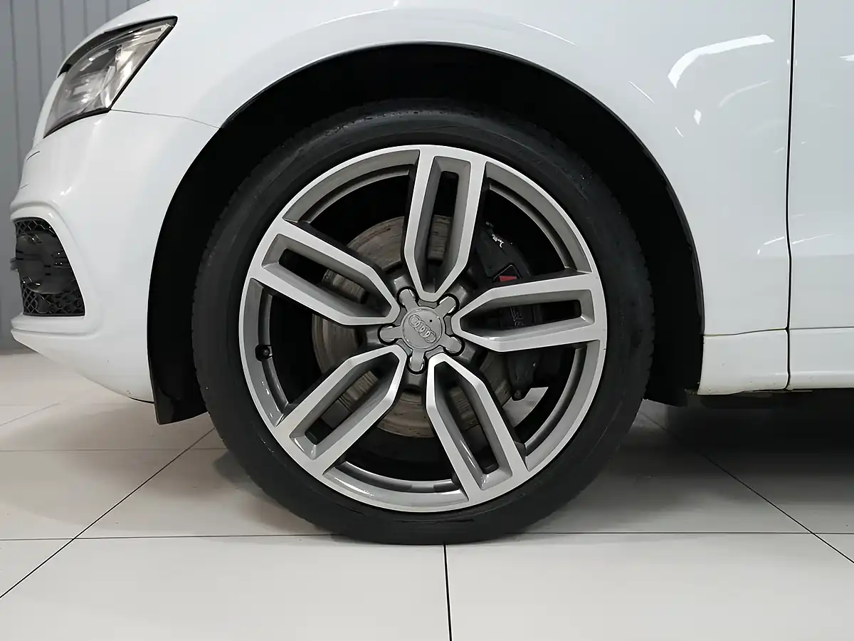 Used 2016 Audi SQ5 Plus Glacier White - Interior and Exterior details 6
