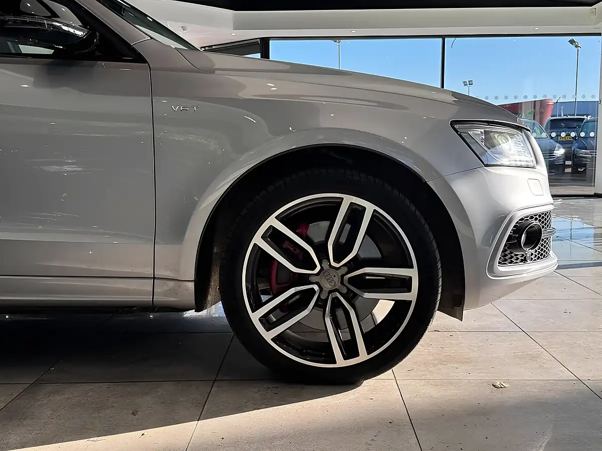 Used 2016 Audi SQ5 Plus Special Edition Silver - Interior and Exterior details 7