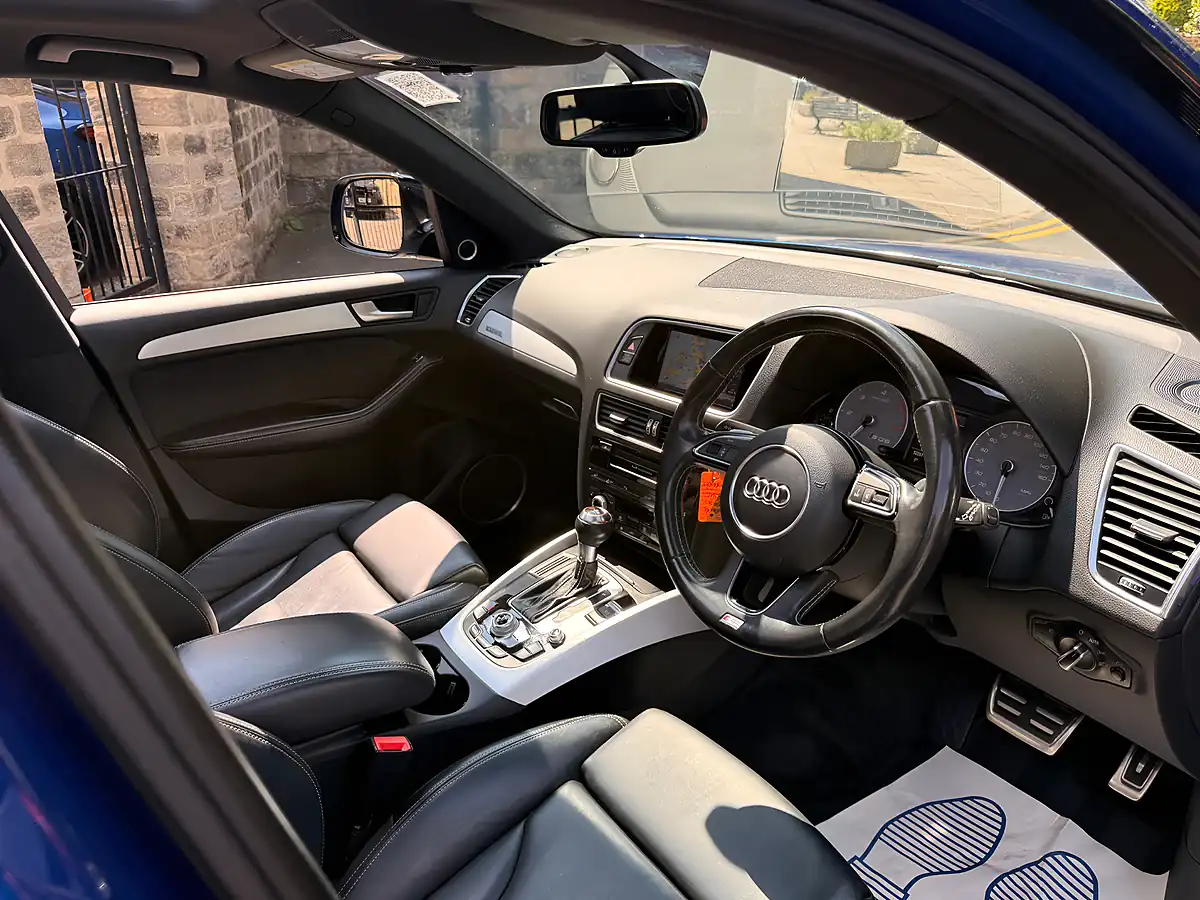 Used 2016 Audi SQ5 Sepang Blue - Interior and Exterior details 15