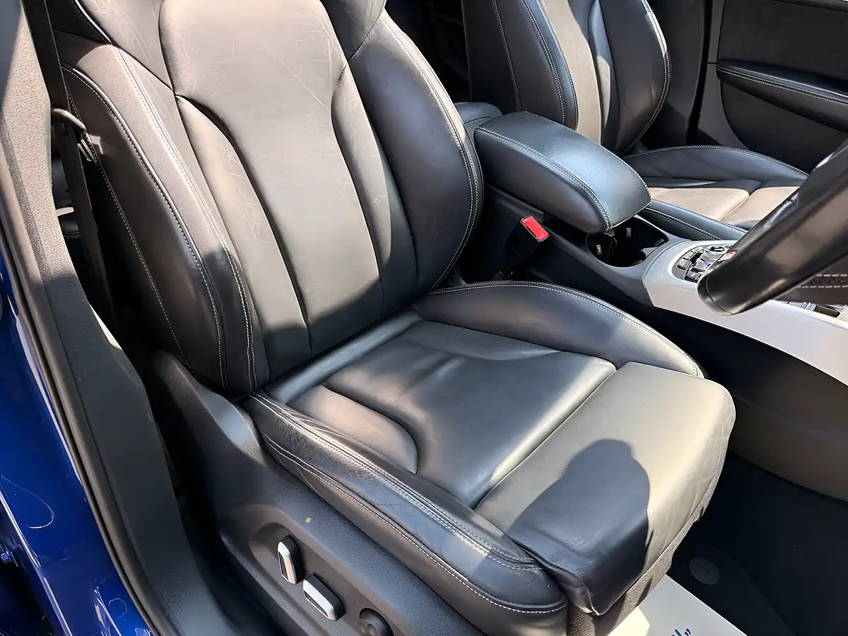 Used 2016 Audi SQ5 Sepang Blue - Interior and Exterior details 16