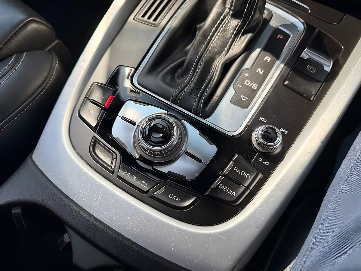 Used 2016 Audi SQ5 Sepang Blue - Interior and Exterior details 18