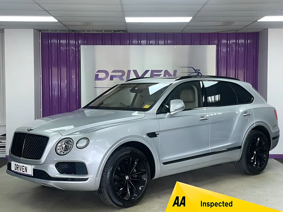 Used 2016 Bentley Bentayga Moonbeam Silver - Front View