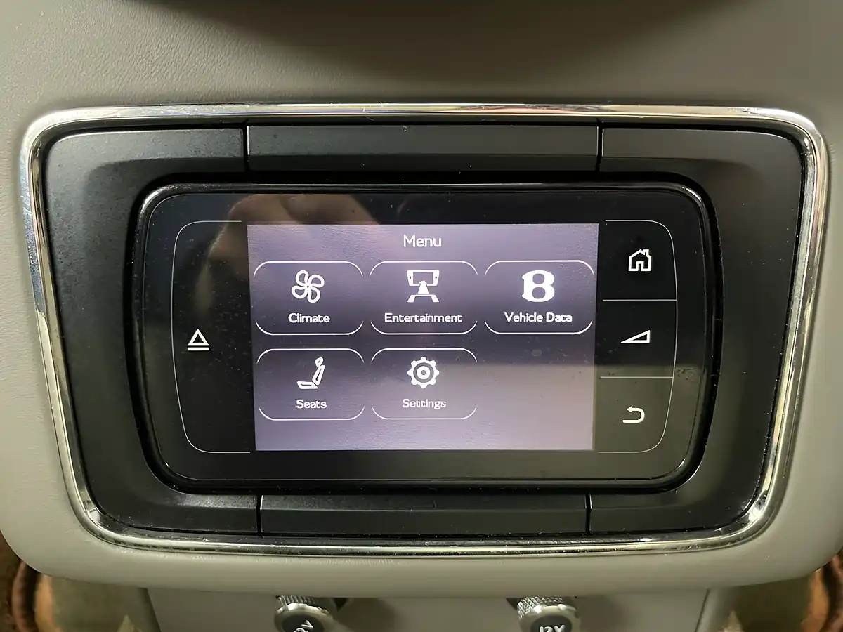 Used 2016 Bentley Bentayga Moonbeam Silver - Interior and Exterior details 14