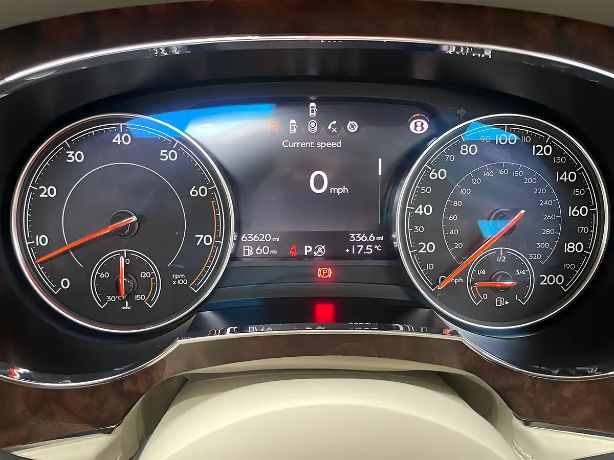 Used 2016 Bentley Bentayga Moonbeam Silver - Interior and Exterior details 17