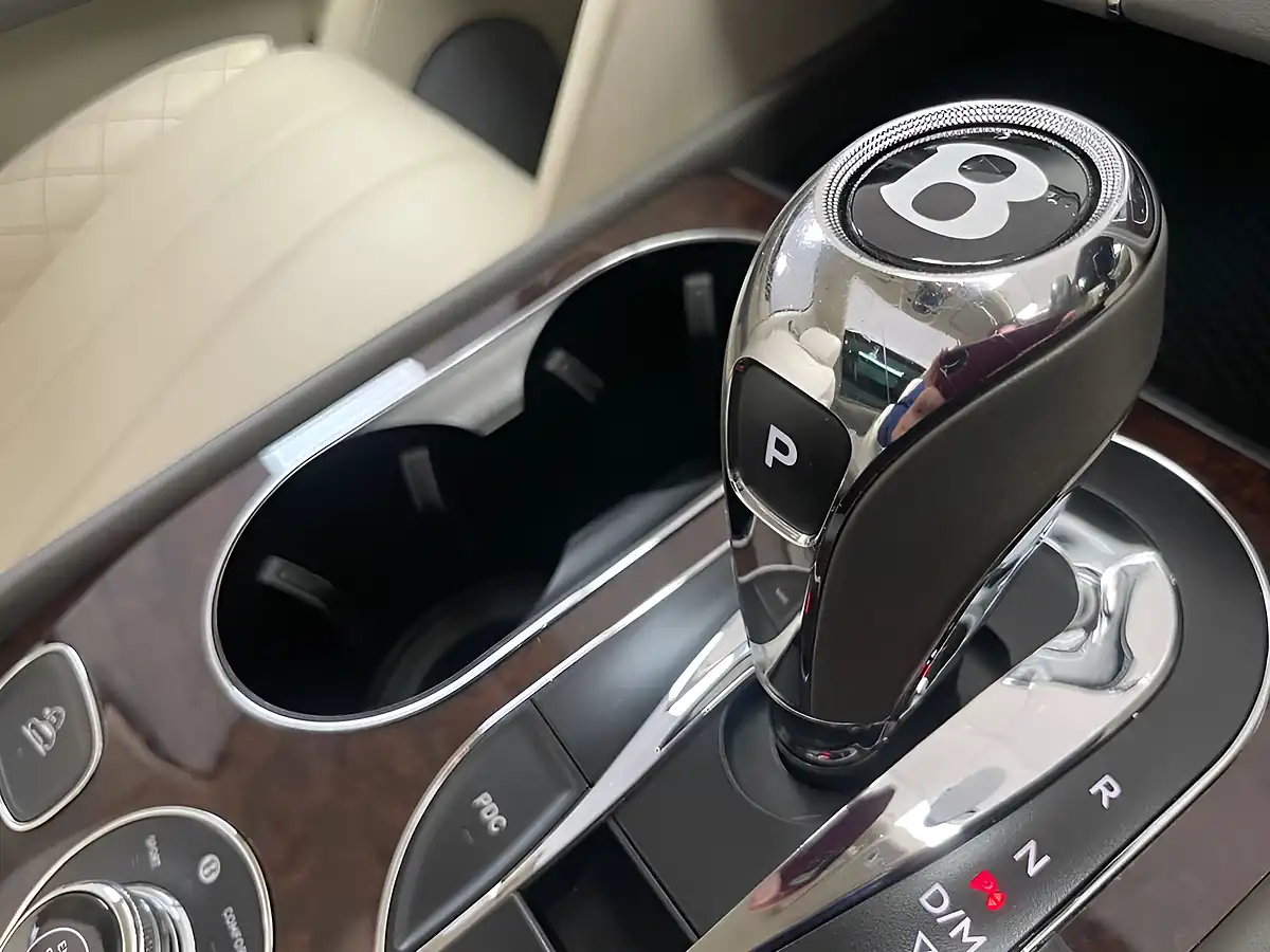 Used 2016 Bentley Bentayga Moonbeam Silver - Interior and Exterior details 18