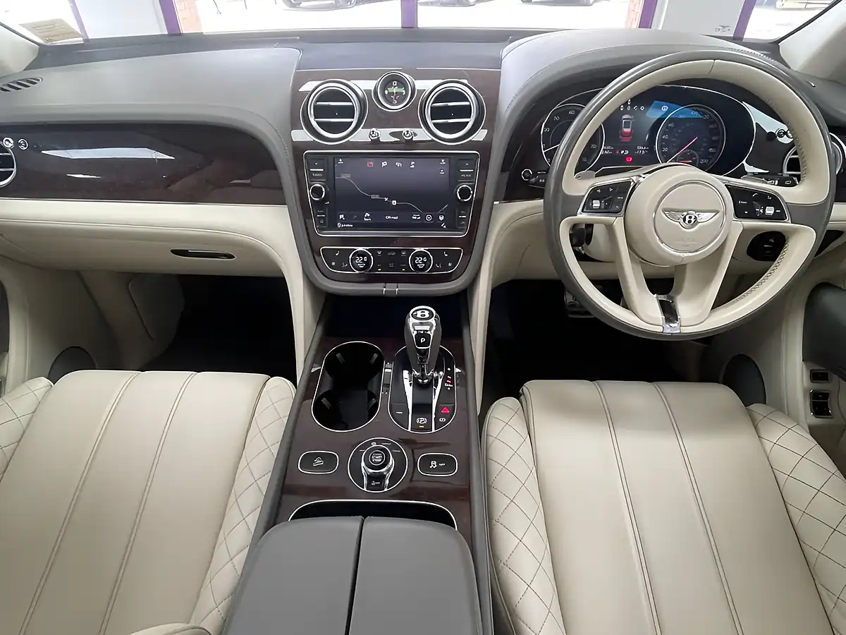 Used 2016 Bentley Bentayga Moonbeam Silver - Interior and Exterior details 2