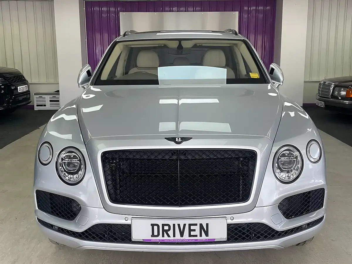 Used 2016 Bentley Bentayga Moonbeam Silver - Interior and Exterior details 3
