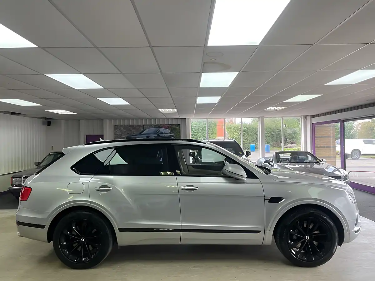 Used 2016 Bentley Bentayga Moonbeam Silver - Interior and Exterior details 6