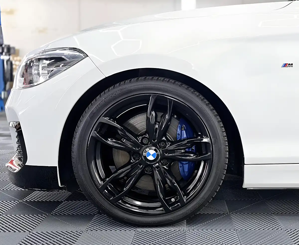 Used 2016 BMW 1 Series M140i Alpine White - Interior and Exterior details 15