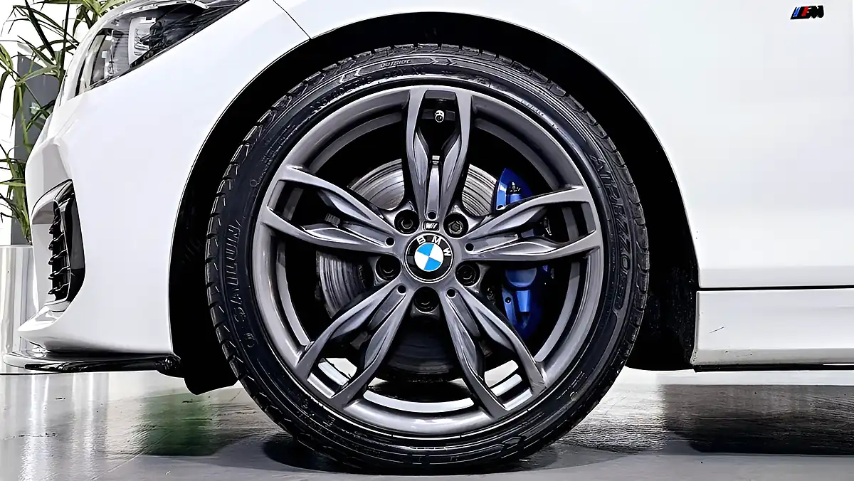 Used 2016 BMW 1 Series M140i White - Interior and Exterior details 19