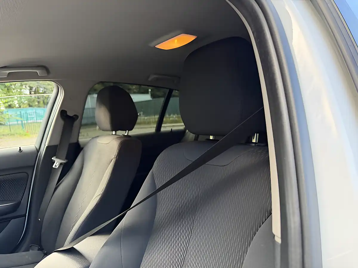 Used 2016 BMW 1 Series Se White - Interior and Exterior details 7