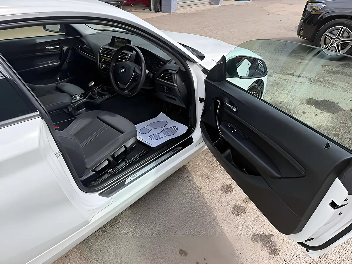 Used 2016 BMW 1 Series Sport Alpine White - Interior and Exterior details 13