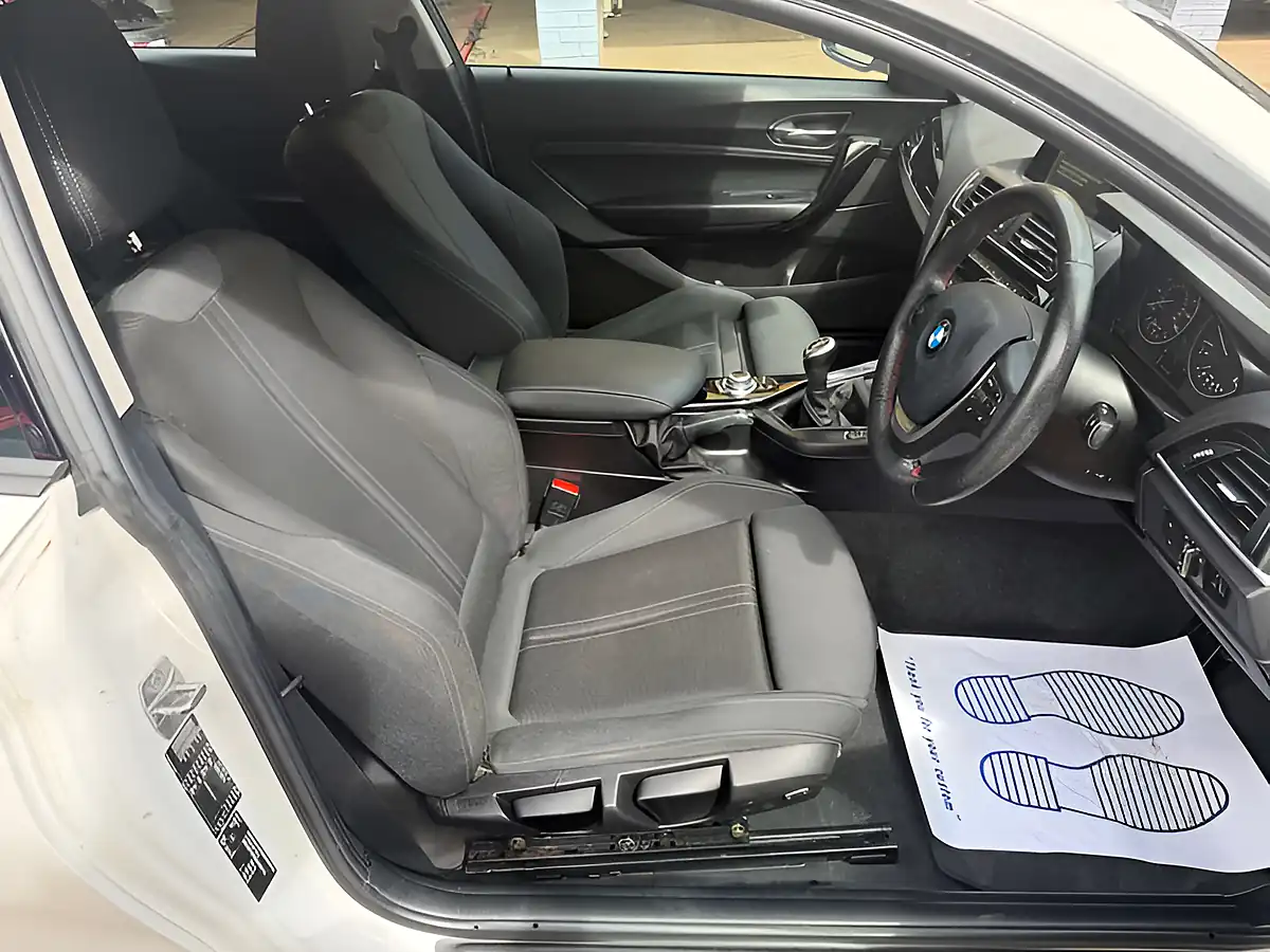 Used 2016 BMW 1 Series Sport Alpine White - Interior and Exterior details 14