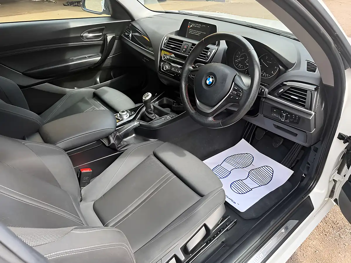 Used 2016 BMW 1 Series Sport Alpine White - Interior and Exterior details 15