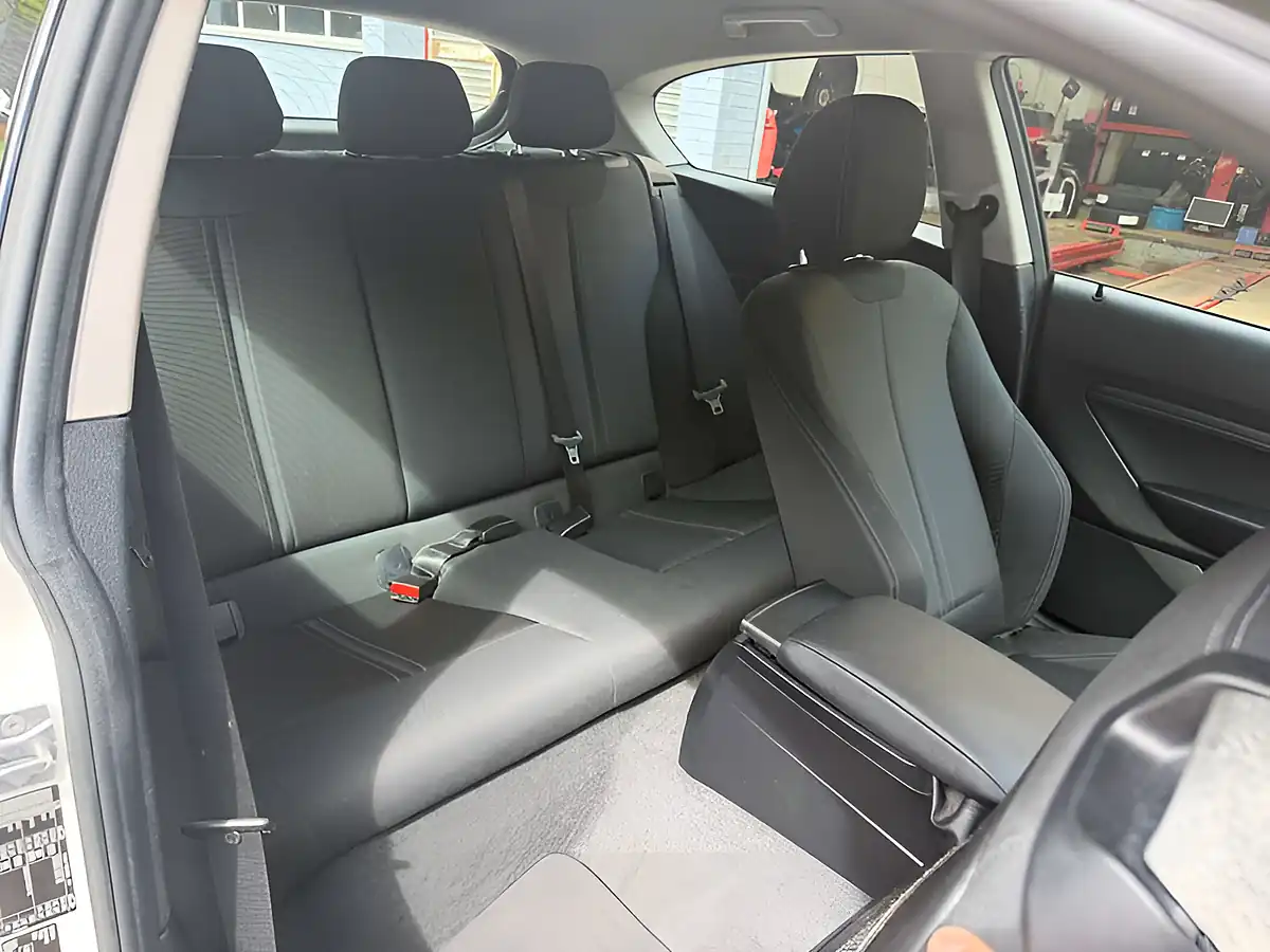 Used 2016 BMW 1 Series Sport Alpine White - Interior and Exterior details 17