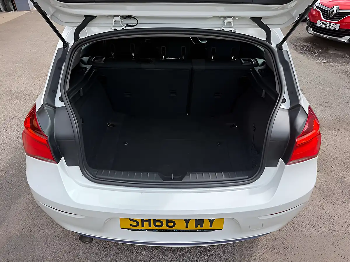 Used 2016 BMW 1 Series Sport Alpine White - Interior and Exterior details 18