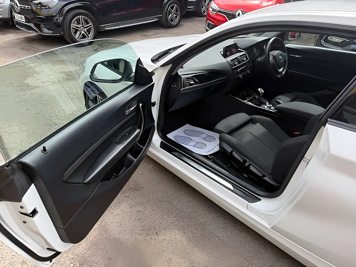 Used 2016 BMW 1 Series Sport Alpine White - Interior and Exterior details 20