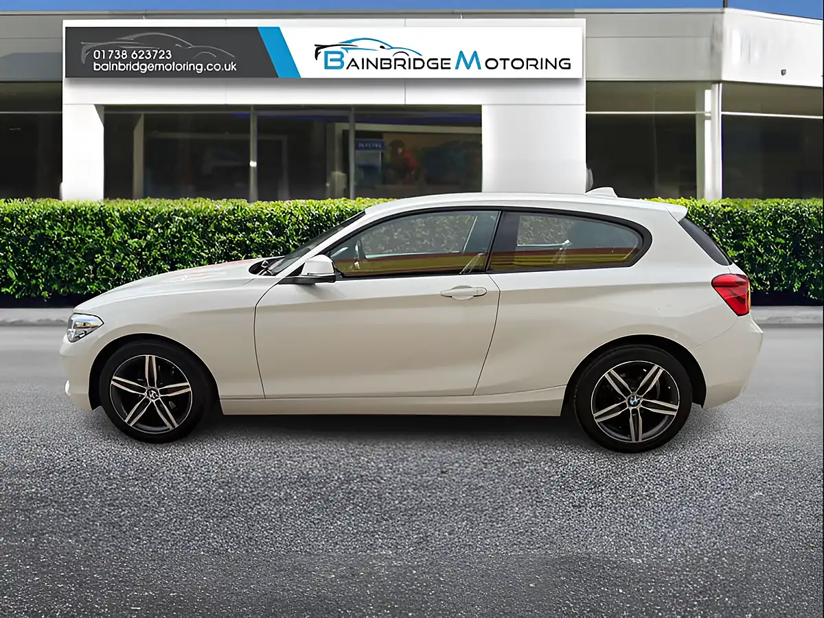 Used 2016 BMW 1 Series Sport Alpine White - Interior and Exterior details 6