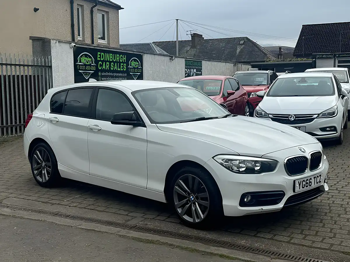 Used 2016 BMW 1 Series Sport Alpine White - Front View