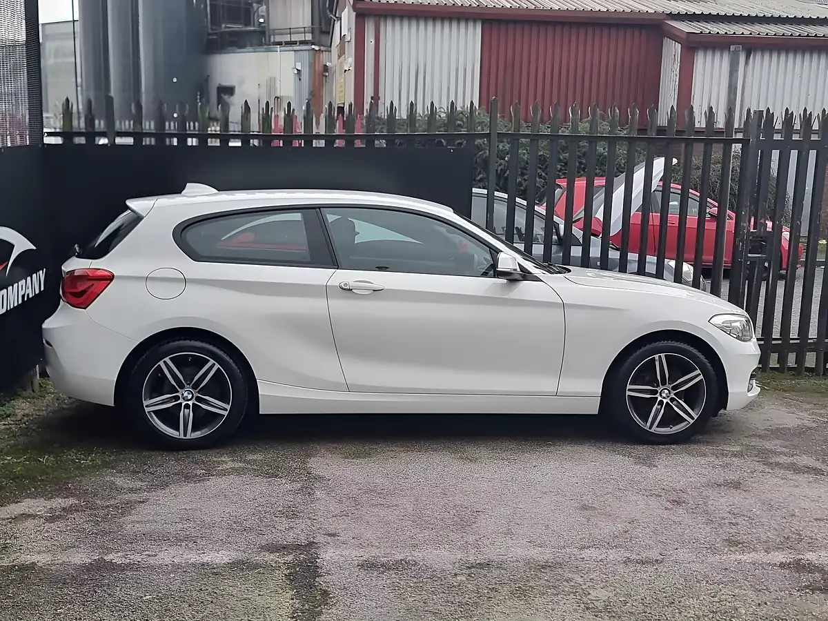 Used 2016 BMW 1 Series Sport White - Interior and Exterior details 5
