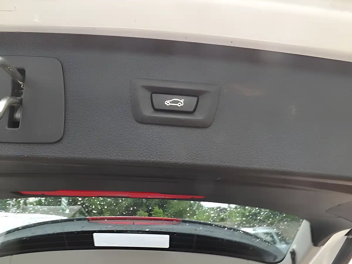 Used 2016 BMW 2 Series Active Tourer Sport White - Interior and Exterior details 10