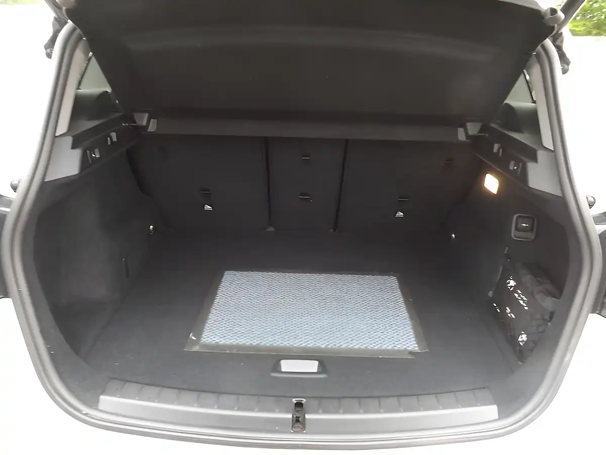 Used 2016 BMW 2 Series Active Tourer Sport White - Interior and Exterior details 9
