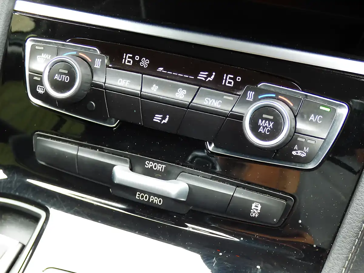 Used 2016 BMW 2 Series Gran Tourer Luxury White - Interior and Exterior details 14