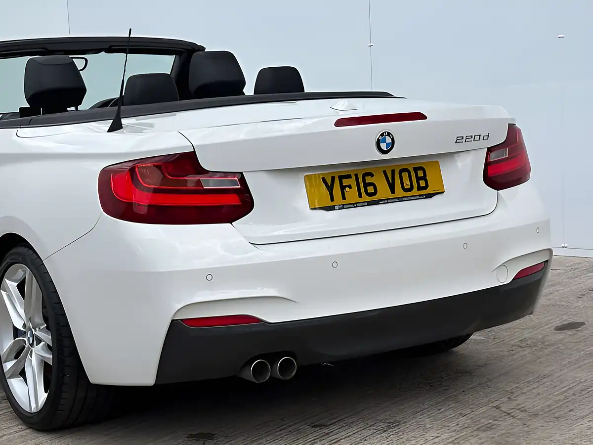 Used 2016 BMW 2 Series M Sport Alpine White - Interior and Exterior details 17