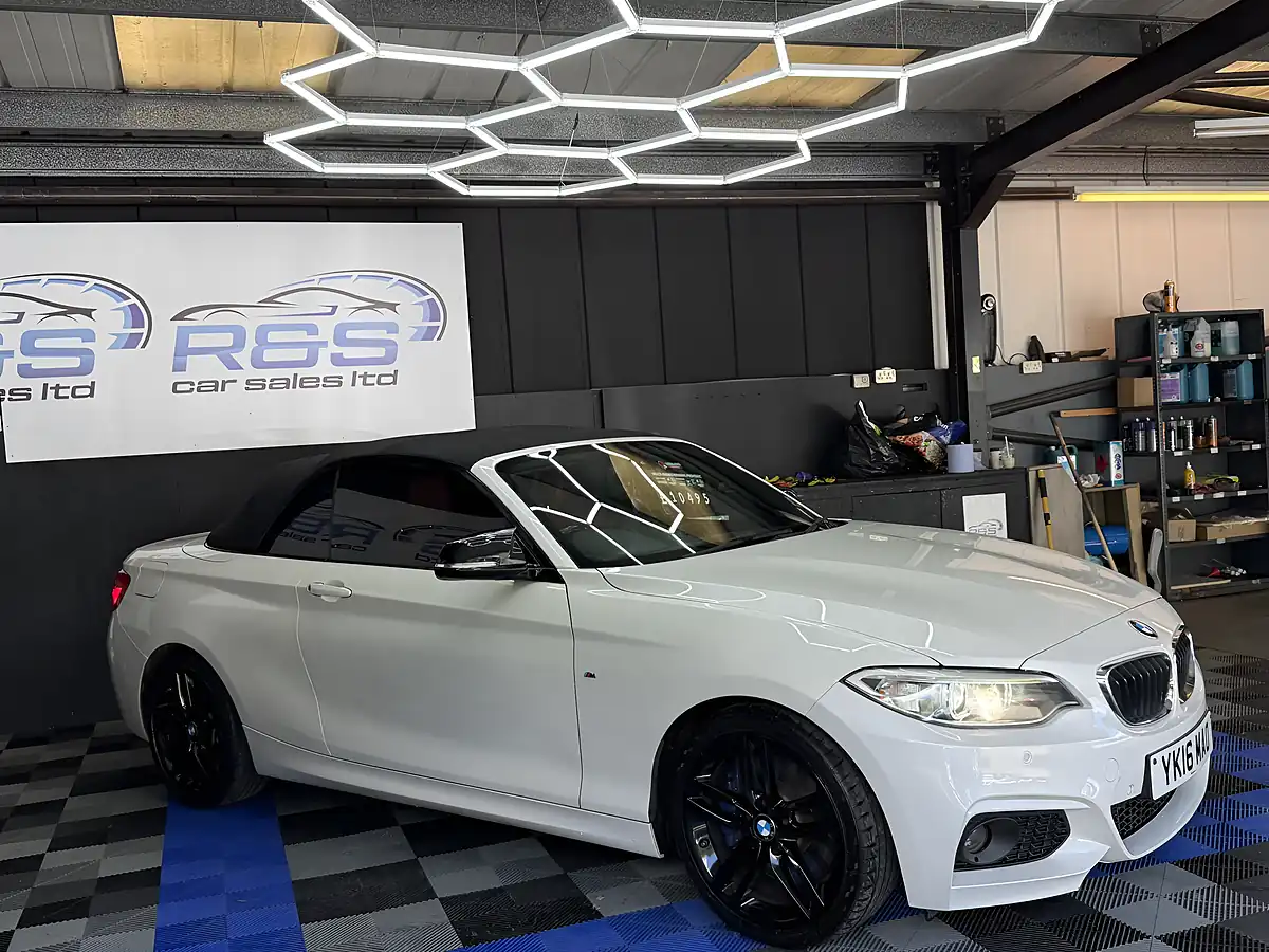 Used 2016 BMW 2 Series M Sport White - Interior and Exterior details 12