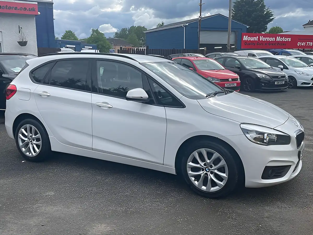 Used 2016 BMW 2 Series Se White - Interior and Exterior details 11