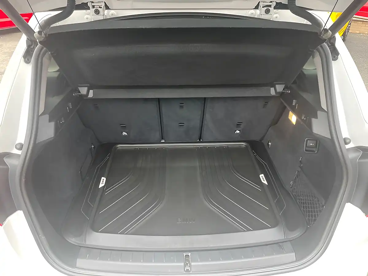 Used 2016 BMW 2 Series Se White - Interior and Exterior details 17