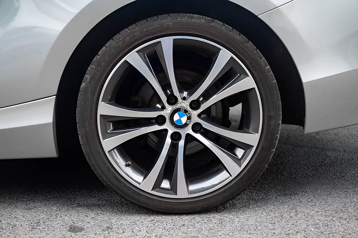 Used 2016 BMW 2 Series Sport Glacier Silver - Interior and Exterior details 13