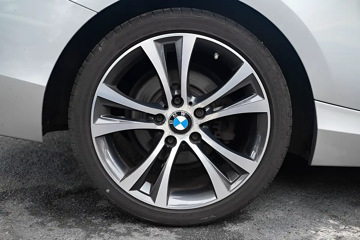 Used 2016 BMW 2 Series Sport Glacier Silver - Interior and Exterior details 14