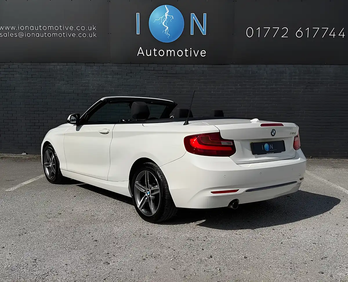 Used 2016 BMW 2 Series Sport White - Interior and Exterior details 9