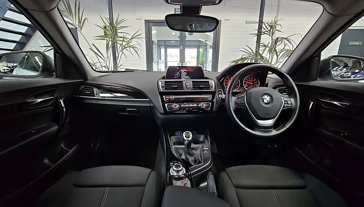 Used 2016 BMW 2 Series Sport White - Interior and Exterior details 14