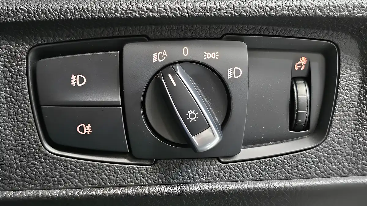 Used 2016 BMW 2 Series Sport White - Interior and Exterior details 15