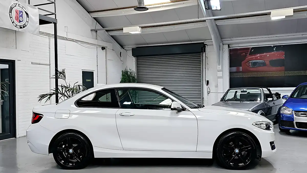 Used 2016 BMW 2 Series Sport White - Interior and Exterior details 5