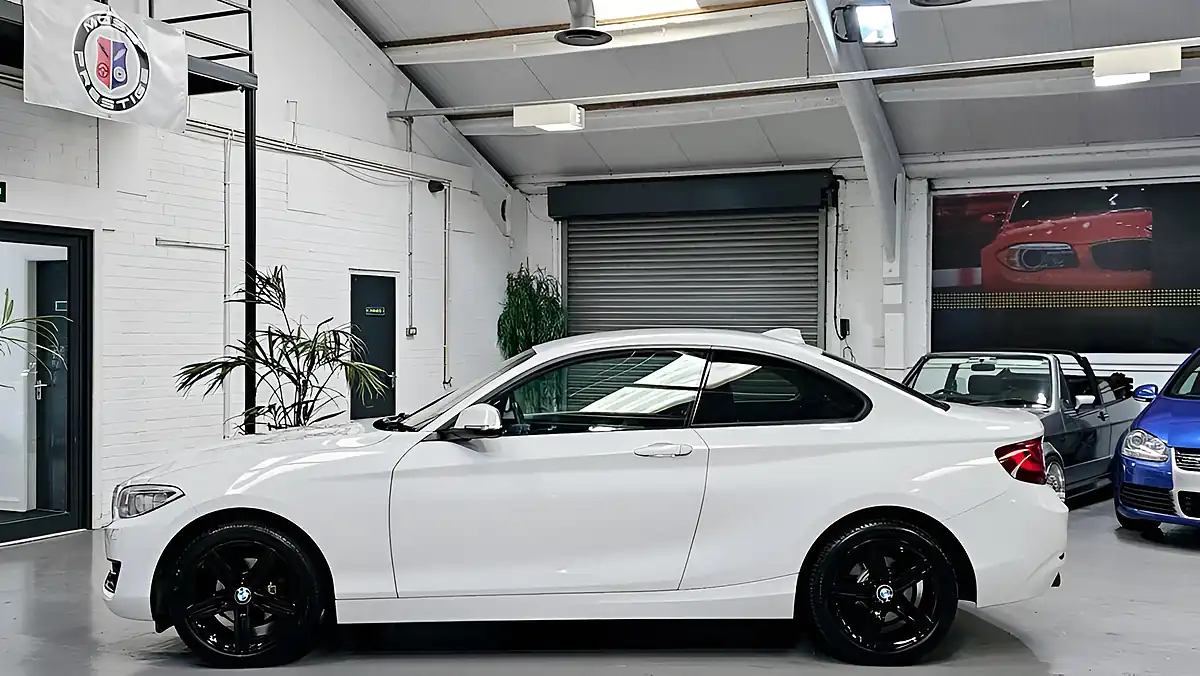Used 2016 BMW 2 Series Sport White - Interior and Exterior details 6
