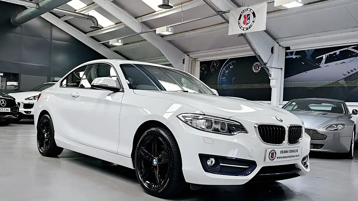 Used 2016 BMW 2 Series Sport White - Interior and Exterior details 8