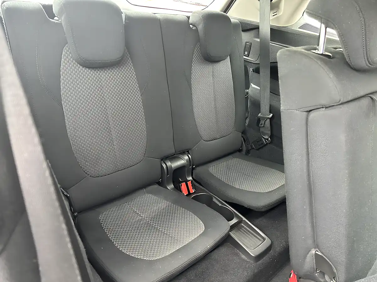 Used 2016 BMW 218 Grand Tourer Red - Interior and Exterior details 12