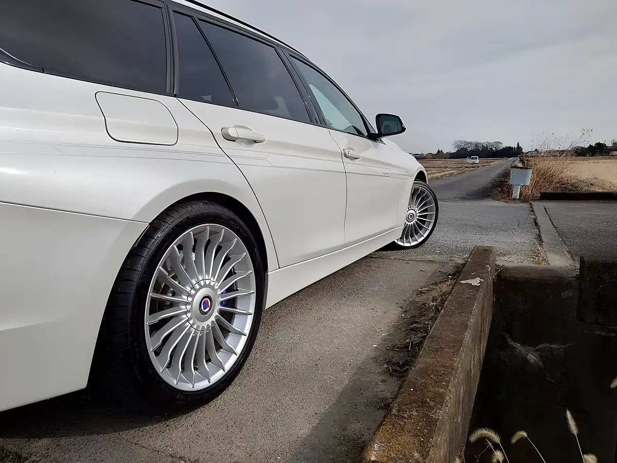 Used 2016 BMW 3 Series Alpina Mineral White - Interior and Exterior details 15