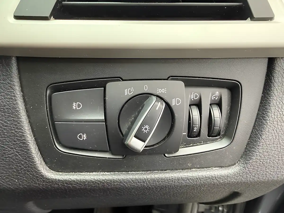 Used 2016 BMW 3 Series Ed Plus Mineral Grey - Interior and Exterior details 19
